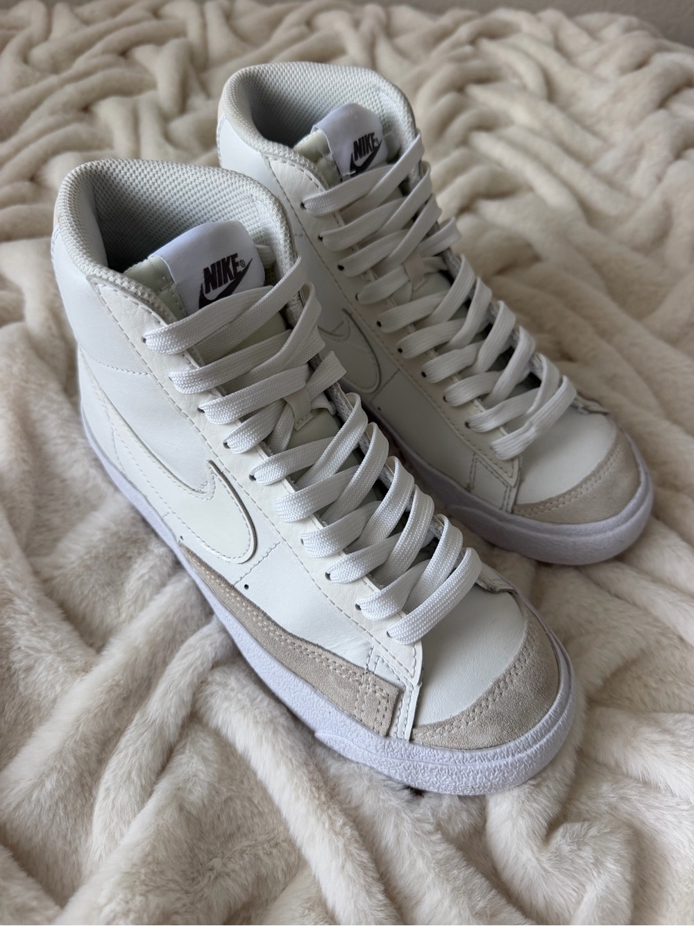 Nike Blazer Mid ’77 White High Top Sneakers 5Y / Women’s 6.5
